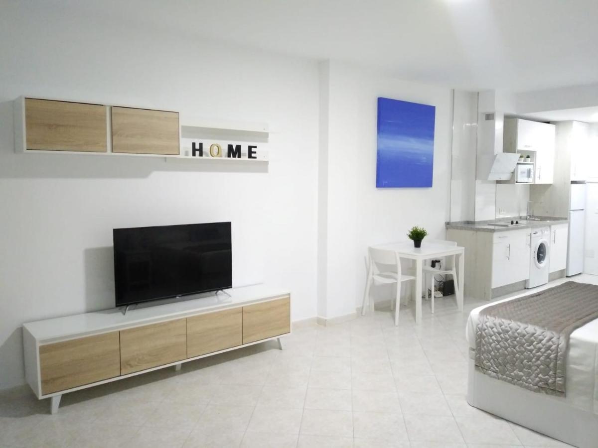 Benalsuite Estudio, Piscina Y Playa En Benalbeach, Benalmadena Bagian luar foto