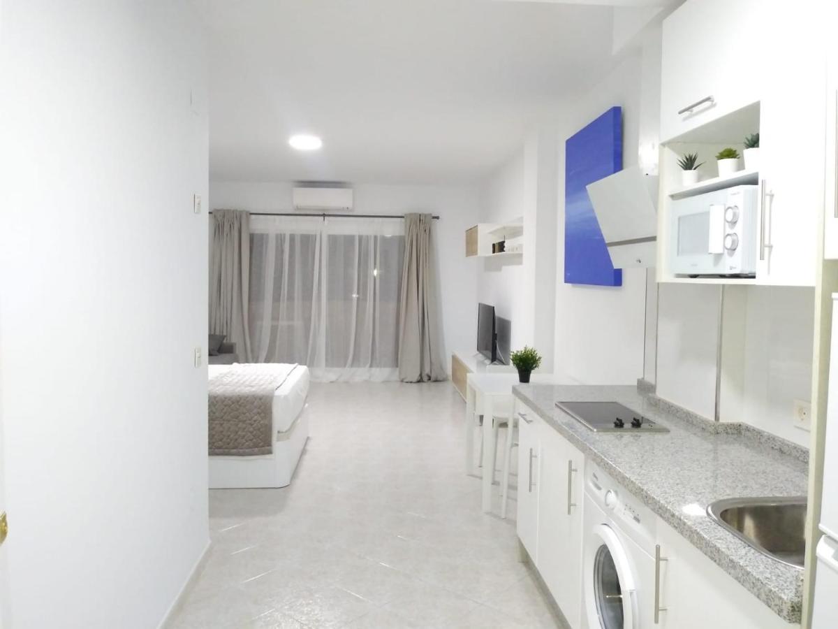 Benalsuite Estudio, Piscina Y Playa En Benalbeach, Benalmadena Bagian luar foto