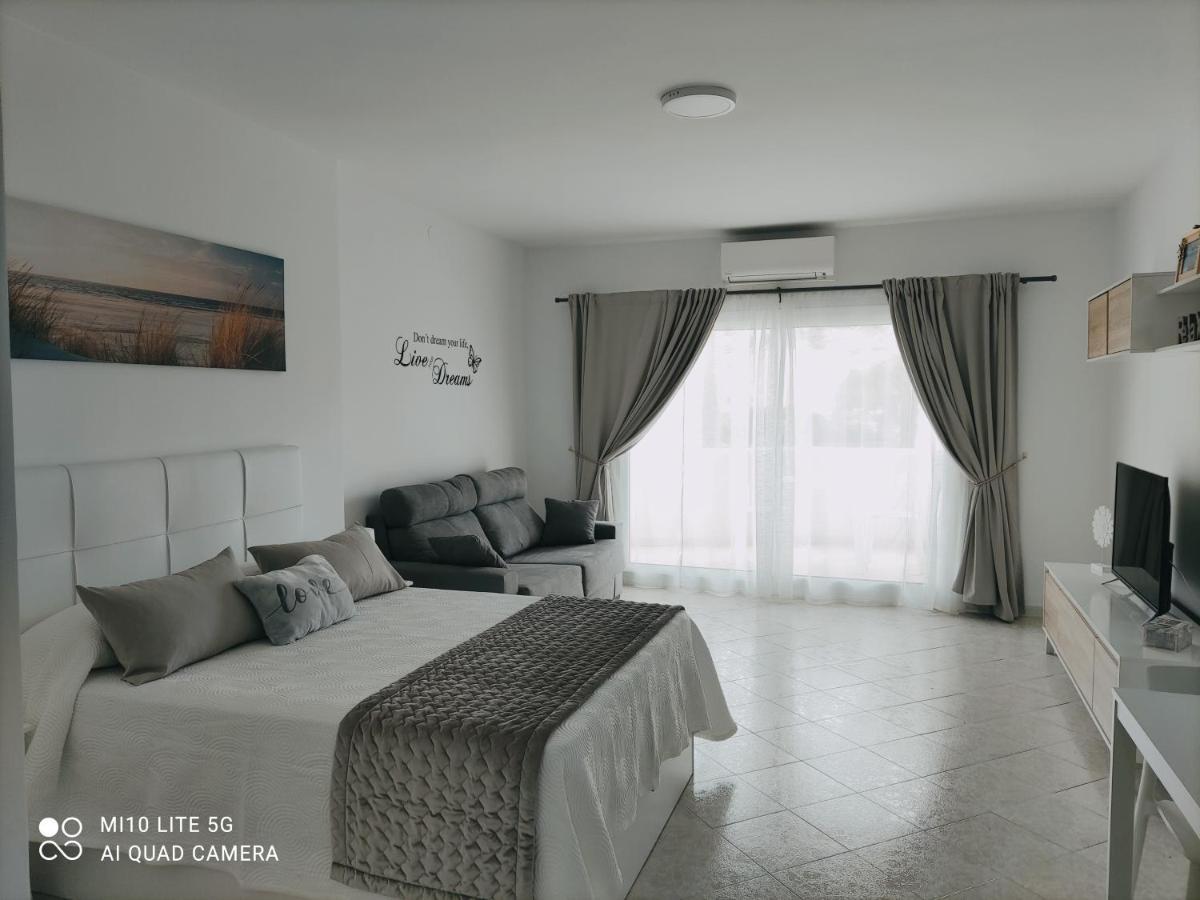 Benalsuite Estudio, Piscina Y Playa En Benalbeach, Benalmadena Bagian luar foto